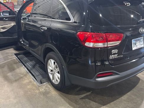 Used 2016 Kia Sorento FWD image 4