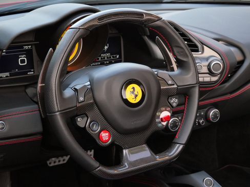 Used 2019 Ferrari 488 Spider image 13