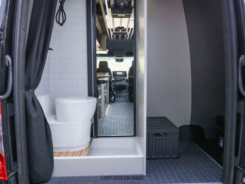 Used 2024 Mercedes-Benz Sprinter 2500 image 91