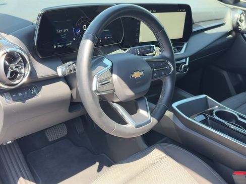 Certified 2025 Chevrolet Equinox LT AWD/4WD image 12