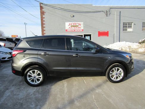 Used 2017 Ford Escape SE image 5