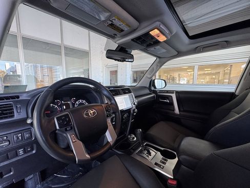 Used 2022 Toyota 4Runner SR5 Premium image 10
