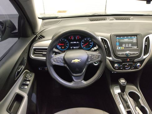 Used 2019 Chevrolet Equinox LS FWD image 22