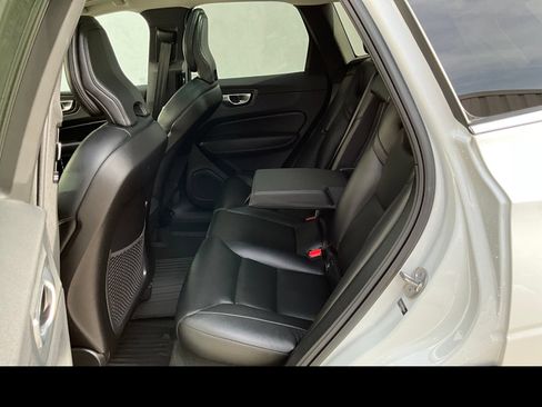 Certified 2023 Volvo XC60 B5 Core w/ Climate Package AWD/4WD image 10