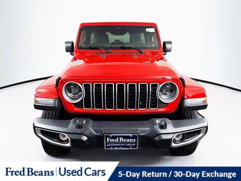 Used 2026 Jeep Wrangler Unlimited Sahara AWD/4WD image 2