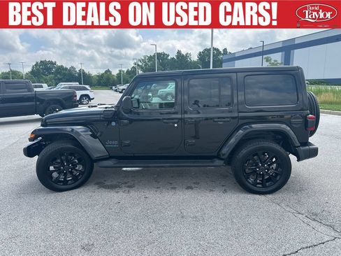 Used 2025 Jeep Wrangler Unlimited Sahara AWD/4WD image 7