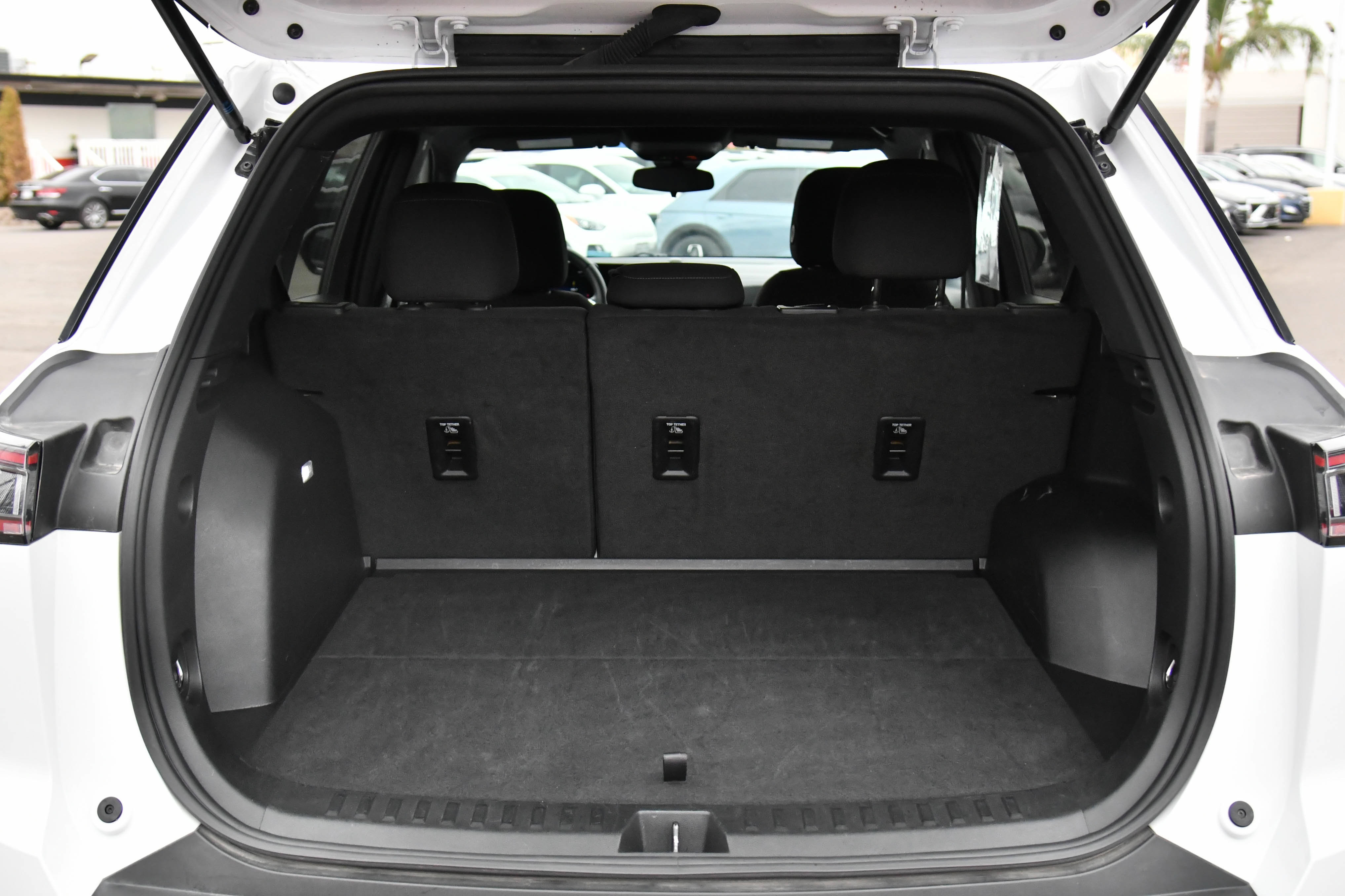 Used 2025 Chevrolet Equinox LT FWD image 40