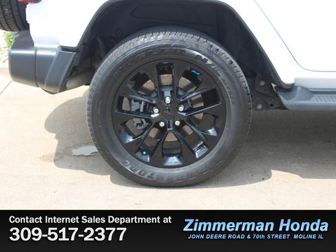 Used 2022 Jeep Wrangler Unlimited Sahara w/ Cold Weather Group AWD/4WD image 21