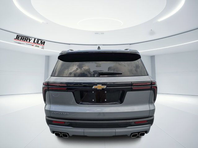 Used 2025 Chevrolet Traverse LT FWD image 4