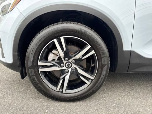 Certified 2025 Volvo XC40 B5 Core AWD/4WD image 8