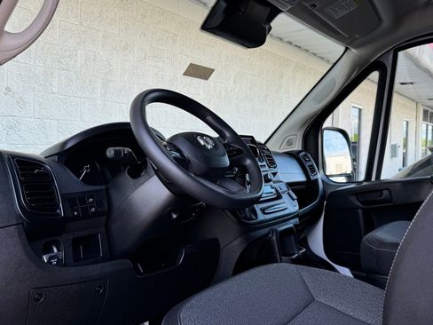 Used 2025 RAM ProMaster 2500 w/ Convenience Group FWD image 23