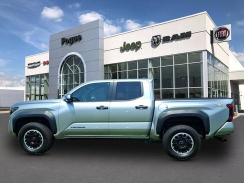 Used 2024 Toyota Tacoma TRD Off-Road AWD/4WD image 6
