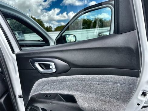 Used 2023 Jeep Compass Sport image 31