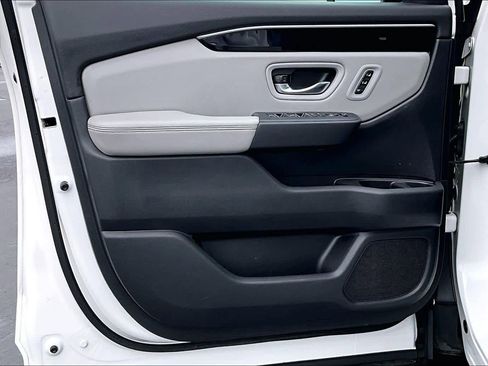 Used 2025 Honda Pilot EX-L image 25