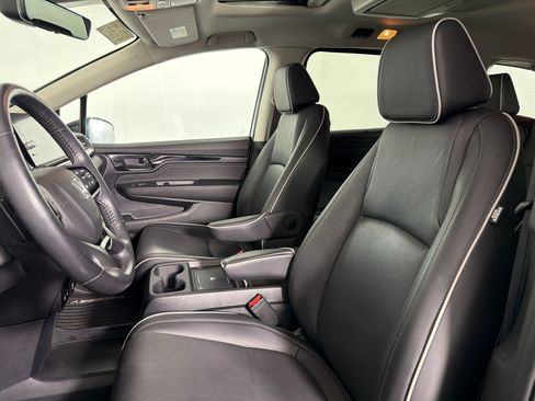 Used 2025 Honda Odyssey Touring image 4