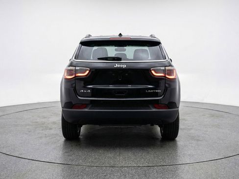 Used 2025 Jeep Compass Latitude image 7