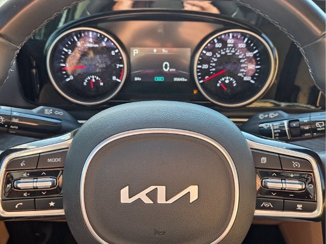 Used 2024 Kia Carnival EX FWD image 34