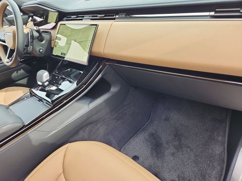 New 2025 Land Rover Range Rover Sport Dynamic SE image 28