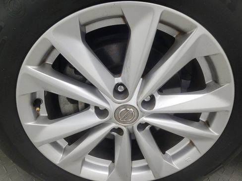 Used 2017 Nissan Rogue Sport SV w/ SV Premium Package FWD image 31
