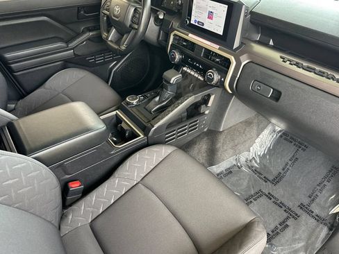 Used 2025 Toyota Tacoma SR5 AWD/4WD image 16