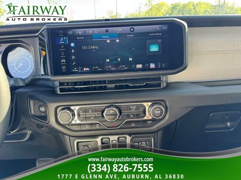 Used 2025 Jeep Wrangler Willys image 22