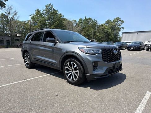 Used 2025 Ford Explorer ST-Line AWD/4WD image 4