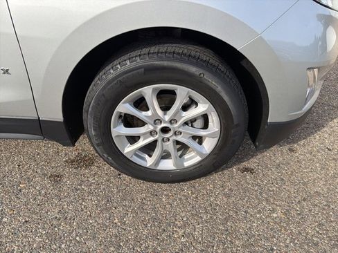 Used 2020 Chevrolet Equinox LT w/ Driver Convenience Package image 5