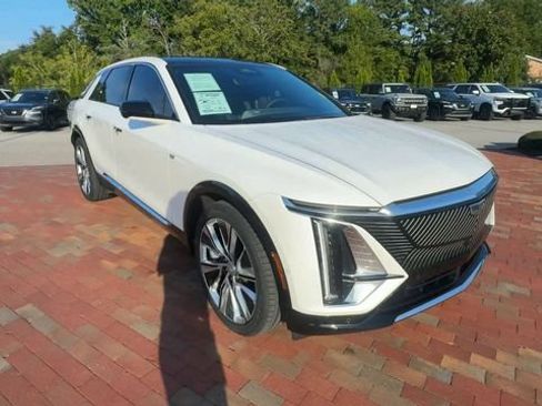 Used 2024 Cadillac Lyriq Luxury RWD image 5