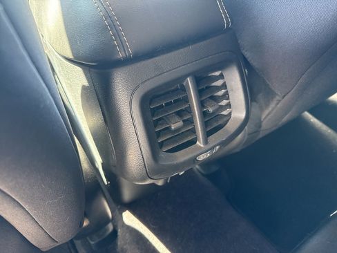 Used 2017 Jeep Cherokee Latitude image 20