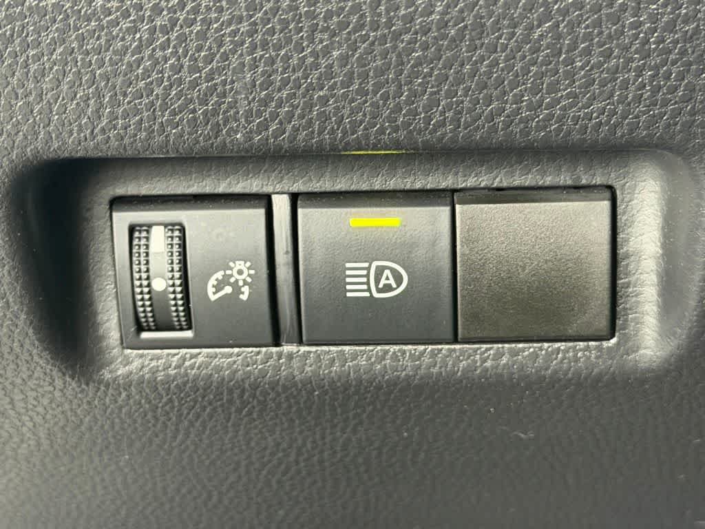 Certified 2021 Toyota RAV4 XLE w/ Carpet Mat Package (TMS) AWD/4WD image 29