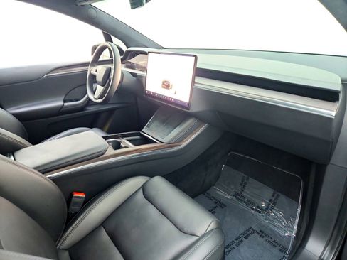 Used 2024 Tesla Model X image 21