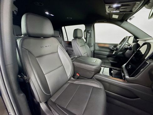 Used 2025 GMC Yukon XL Denali AWD/4WD image 30