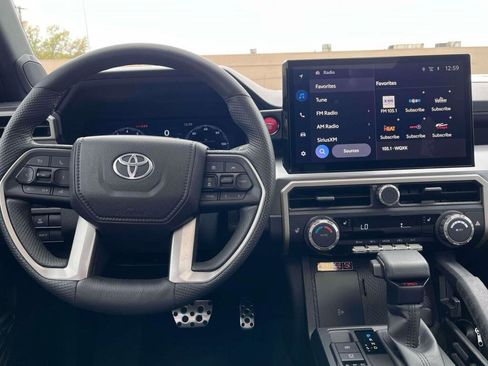 Used 2024 Toyota Tacoma 4x4 Double Cab image 2