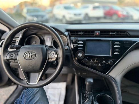 Used 2018 Toyota Camry LE FWD image 9