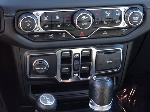 Used 2024 Jeep Wrangler Sahara w/ Technology Group image 16