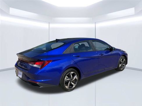 Used 2023 Hyundai Elantra SEL w/ Convenience Package FWD image 9
