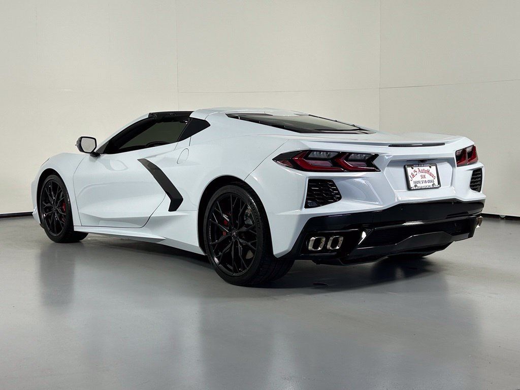Used 2021 Chevrolet Corvette Stingray Coupe w/ 1LT RWD image 3