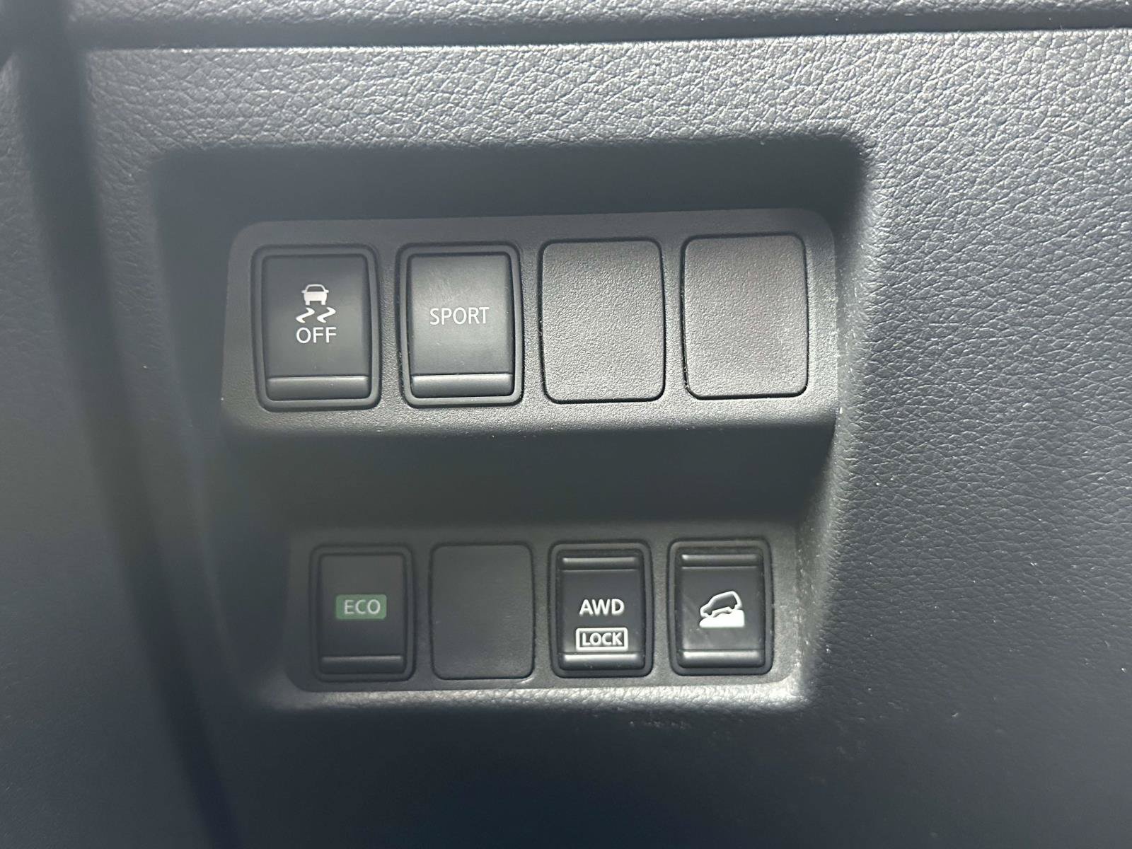 Used 2015 Nissan Rogue SV AWD/4WD image 21