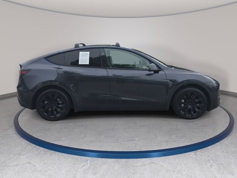 Used 2024 Tesla Model Y Long Range AWD/4WD image 4