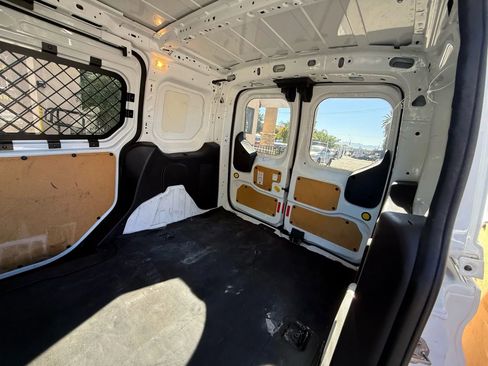 Used 2018 Ford Transit Connect XLT image 15