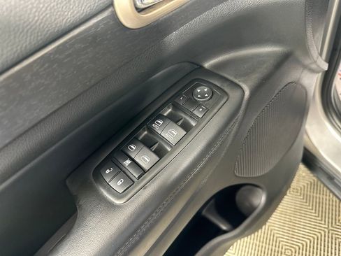 Used 2015 Jeep Grand Cherokee Laredo w/ Quick Order Package 23E AWD/4WD image 21