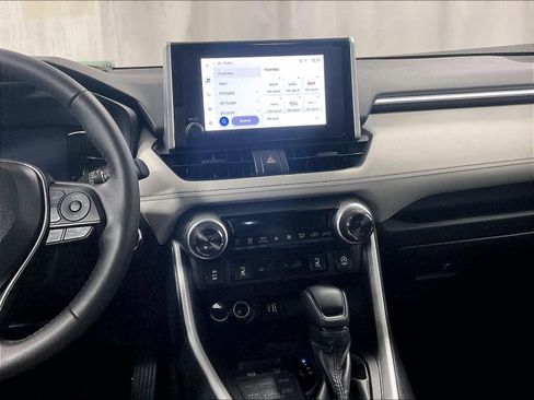 Used 2025 Toyota RAV4 XLE image 18