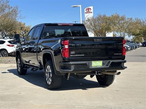 Used 2024 Chevrolet Silverado 2500 Custom w/ Custom Value Package image 3