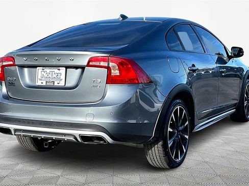 Used 2018 Volvo S60 T5 Cross Country Platinum image 2