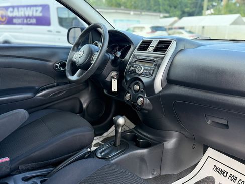Used 2013 Nissan Versa SV w/ Convenience Pkg image 33