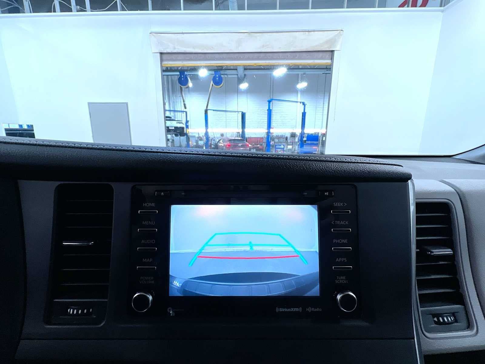 Used 2019 Toyota Sienna XLE w/ XLE Navigation Package FWD image 28