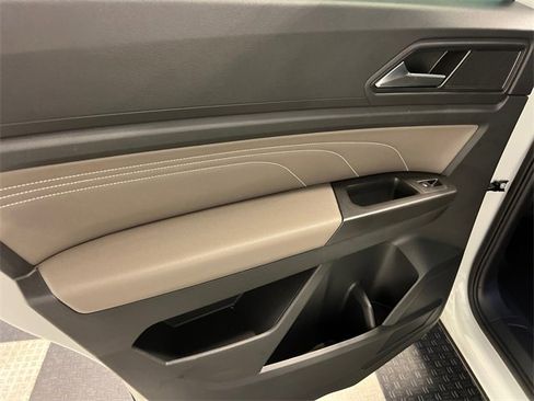 Certified 2023 Volkswagen Atlas Cross Sport SE image 18