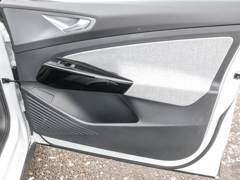 Used 2023 Volkswagen ID.4 Pro image 39