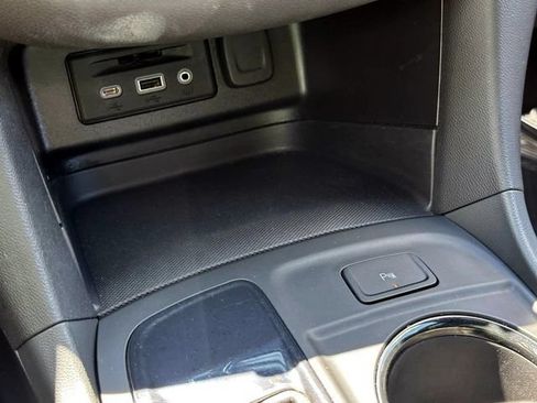 Certified 2024 Chevrolet Equinox RS FWD image 25