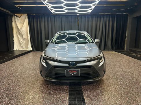 Used 2023 Toyota Corolla LE image 2